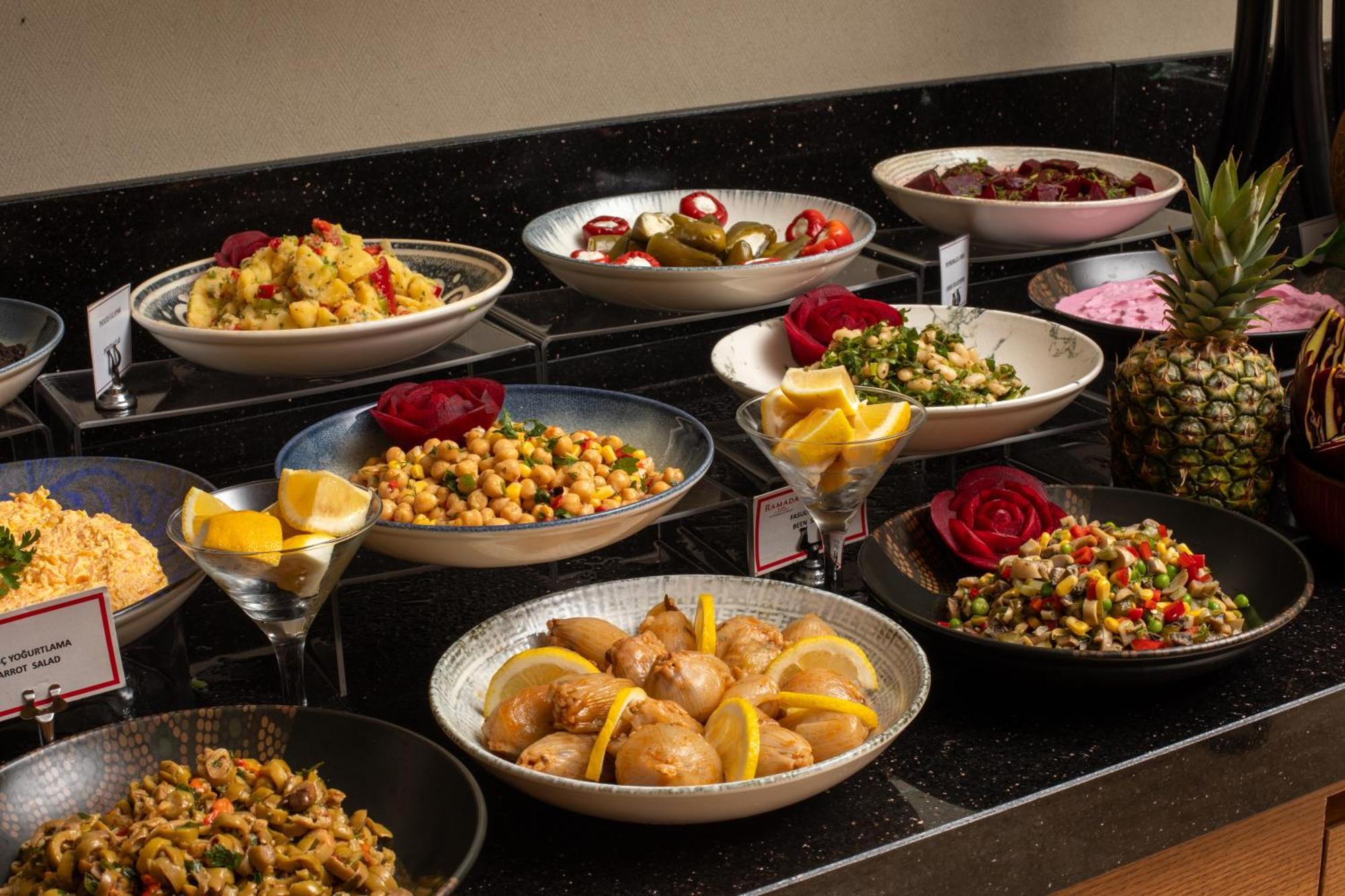 Ramada Plaza By Wyndham Istanbul Atakoy Hotel Eksteriør billede